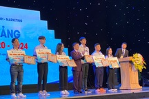 Hiệu trưởng đại học khuyên sinh viên bớt sống ảo trên mạng xã hội