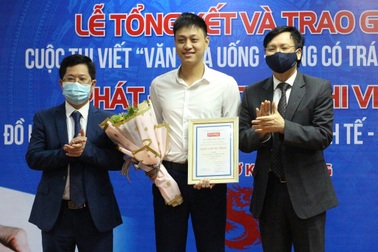 Trao giải cuộc thi viết "Văn hóa uống - uống có trách nhiệm"