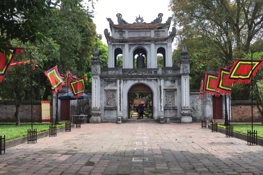 Hà Nội: Thắng cảnh, di tích thưa vắng khách trong ngày mở cửa trở lại