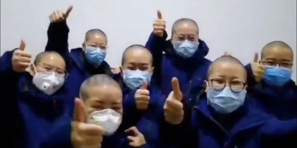 Y tá Trung Quốc cạo trọc đầu tiến về Vũ Hán đối phó dịch virus corona - 1 Y tá Trung Quốc cạo trọc đầu tiến về Vũ Hán đối phó dịch virus corona - 1