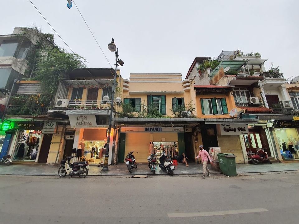 Bị trả mặt bằng hàng loạt, chủ nhà đất vàng phố cổ tung đủ chiêu câu kéo - 2 Bị trả mặt bằng hàng loạt, chủ nhà đất vàng phố cổ tung đủ chiêu câu kéo - 2