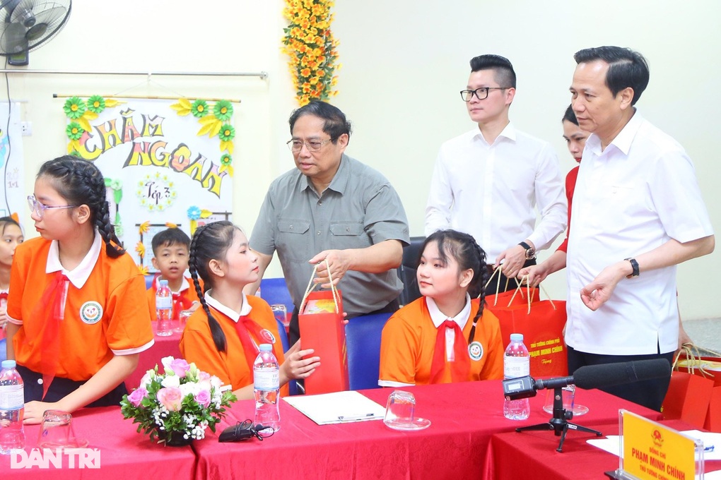Thủ tướng: 3 chữ thực trong việc chăm sóc, bảo vệ, giáo dục trẻ em - 3 Thủ tướng: 3 chữ thực trong việc chăm sóc, bảo vệ, giáo dục trẻ em - 3