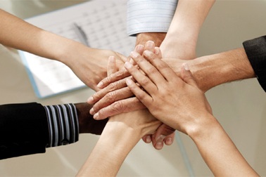 Ít tiền, tăng lương hay cắt giảm nhân sự?