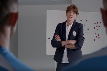 Ford thuê cựu Đệ nhất phu nhân Pháp làm quảng cáo