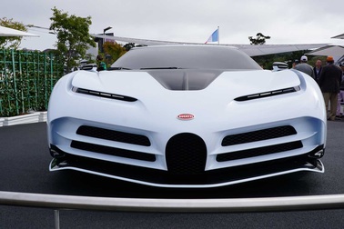 CR7 vung tiền mua siêu xe đắt nhất thế giới Bugatti Centodieci