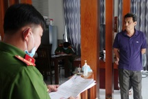 Bắt một cán bộ Cục Hải quan An Giang liên quan vụ buôn lậu đường cát