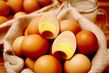 Đắt gấp 10 lần, tranh nhau mua trứng gà Hàn Quốc