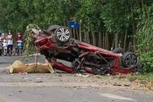 Ô tô con biến dạng sau tai nạn, một YouTuber nổi tiếng tử vong