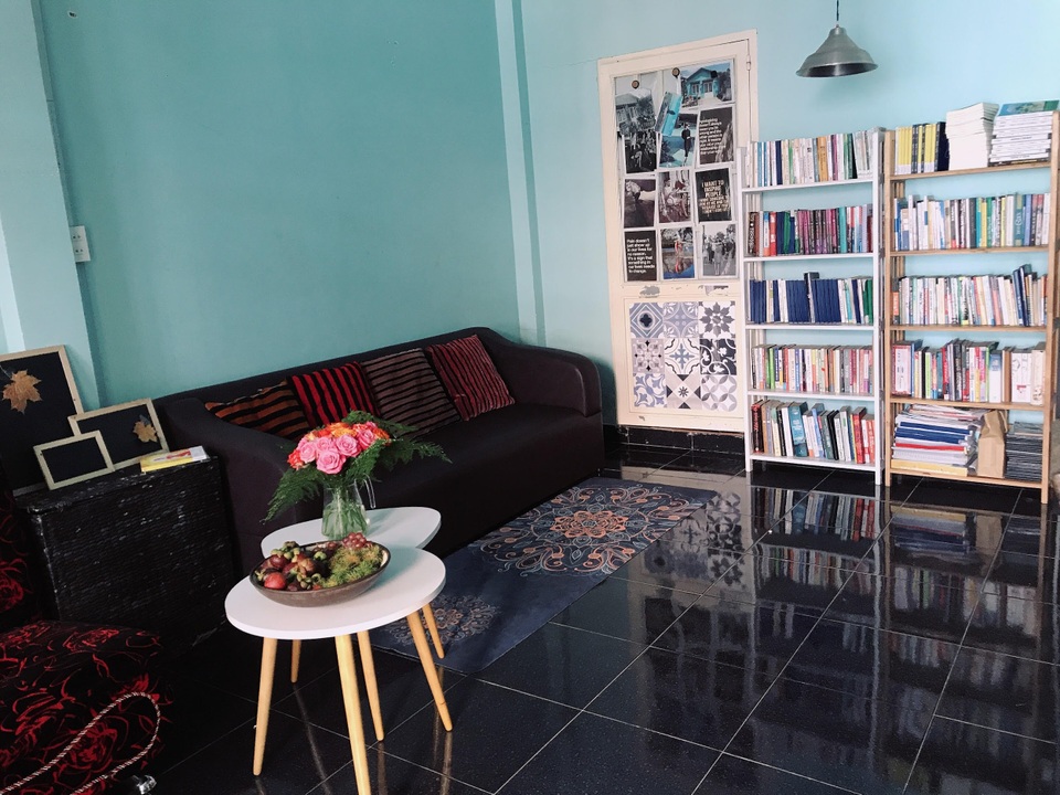 Đóng cửa chuỗi cửa hàng kinh doanh, cô gái ở Lâm Đồng về quê trồng hoa, đọc sách - 12 Đóng cửa chuỗi cửa hàng kinh doanh, cô gái ở Lâm Đồng về quê trồng hoa, đọc sách - 12