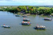 Sông Hương rực rỡ sắc màu với lễ hội điện Huệ Nam