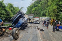 Xe cứu thương, xe bồn cùng 2 ô tô tải tông nhau trên đèo Bảo Lộc