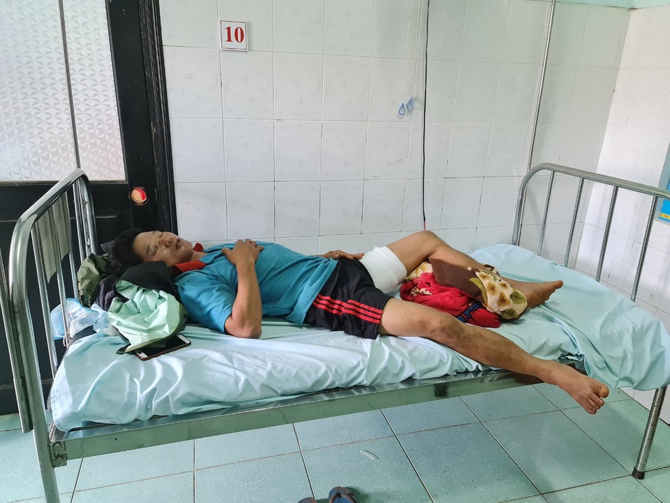 Trâu “điên” tấn công khiến nhiều người bị thương - 1 Trâu “điên” tấn công khiến nhiều người bị thương - 1