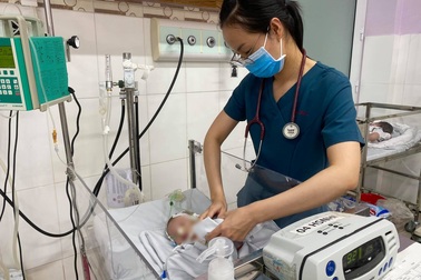 Bé sơ sinh bị bỏ rơi trong bệnh viện Thủ Đức: Bà nội sẽ đón cháu về