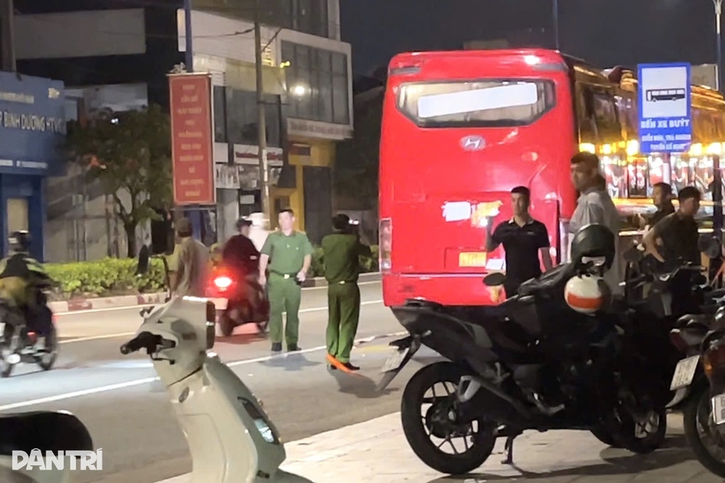 Nam phụ hồ tử vong bất thường trên xe khách ở TPHCM - 1 Nam phụ hồ tử vong bất thường trên xe khách ở TPHCM - 1