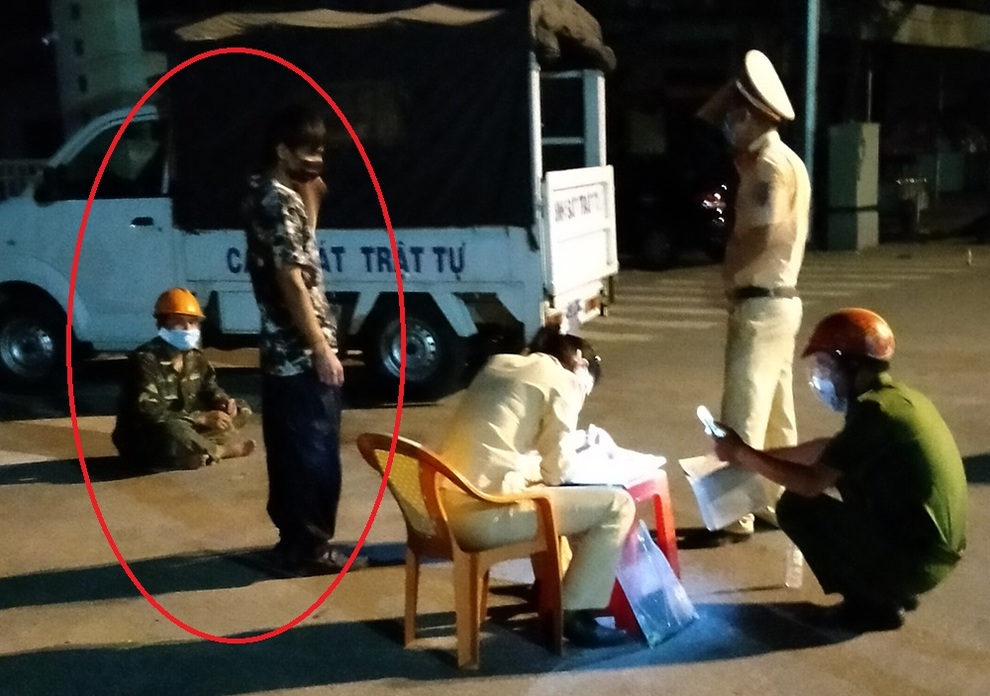 Cười ra nước mắt với những lý do ra đường giữa mùa dịch - 3 Cười ra nước mắt với những lý do ra đường giữa mùa dịch - 3