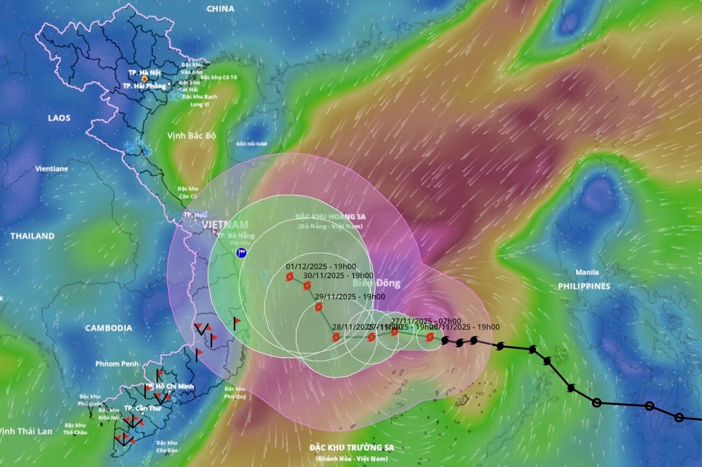 Người dân TPHCM đề phòng gió giật, mưa dông kèm lốc sét từ hôm nay - 2