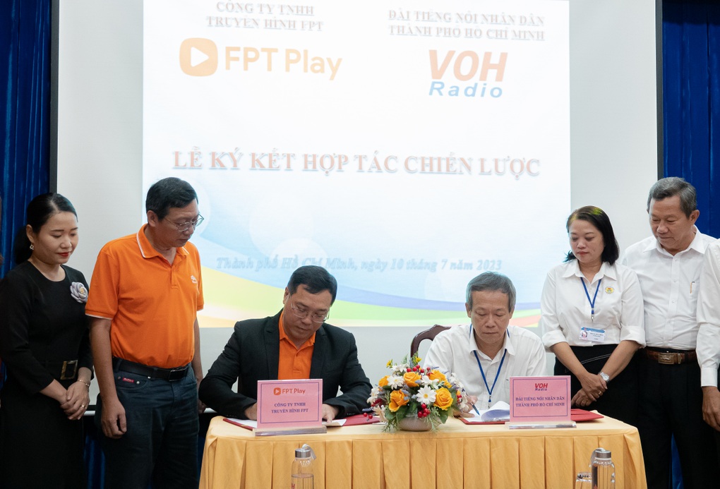 FPT Play cùng VOH phát sóng chương trình Một buổi sáng xứng đáng - 1 FPT Play cùng VOH phát sóng chương trình Một buổi sáng xứng đáng - 1