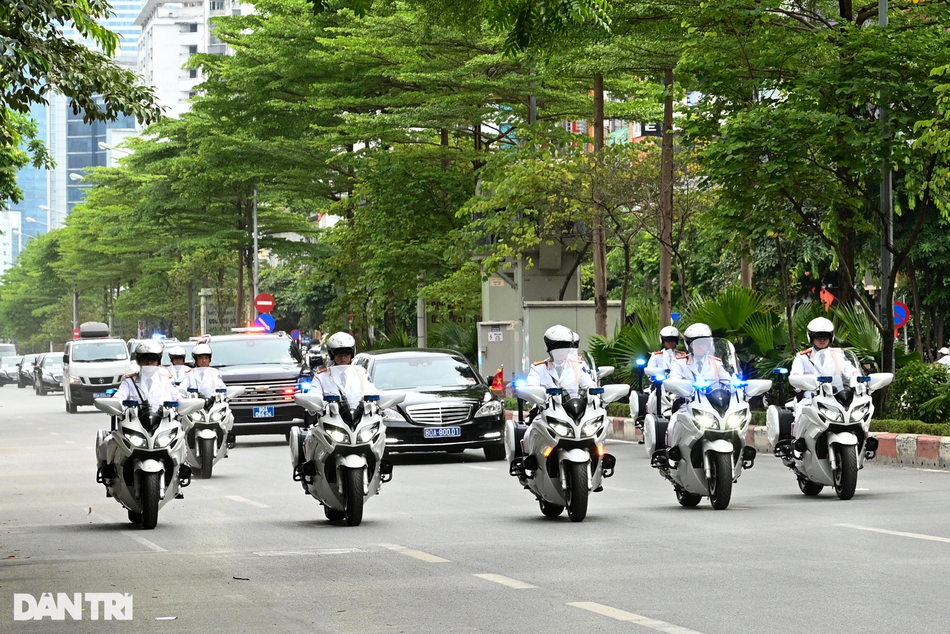 Dàn xe đặc chủng hộ tống Tổng thống Hàn Quốc trên đường phố Hà Nội - 11