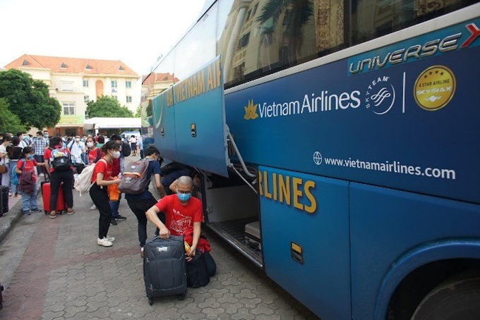 Vietnam Airlines vận chuyển đoàn y bác sĩ lớn nhất từ đầu dịch Covid-19 - Ảnh 3.