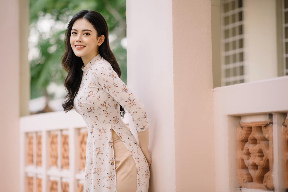 Nữ sinh Ngoại thương đa tài, sở hữu nhan sắc khiến bao trái tim ngơ ngẩn - 4 Nữ sinh Ngoại thương đa tài, sở hữu nhan sắc khiến bao trái tim ngơ ngẩn - 4