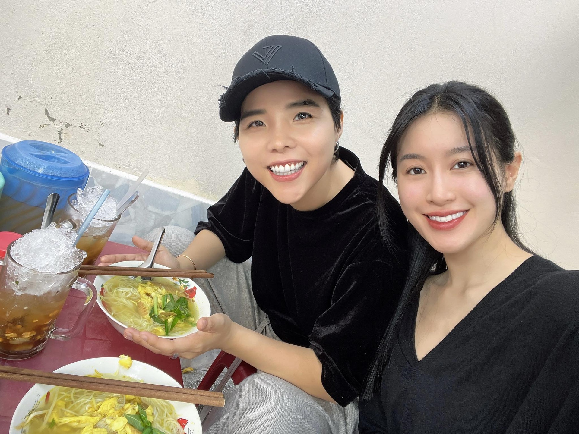Vũ Cát Tường bên vũ công xinh đẹp: Cưng chiều bạn đời, cởi mở đời tư - 4 Vũ Cát Tường bên vũ công xinh đẹp: Cưng chiều bạn đời, cởi mở đời tư - 4