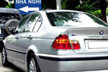 “Cặp” với sếp già 