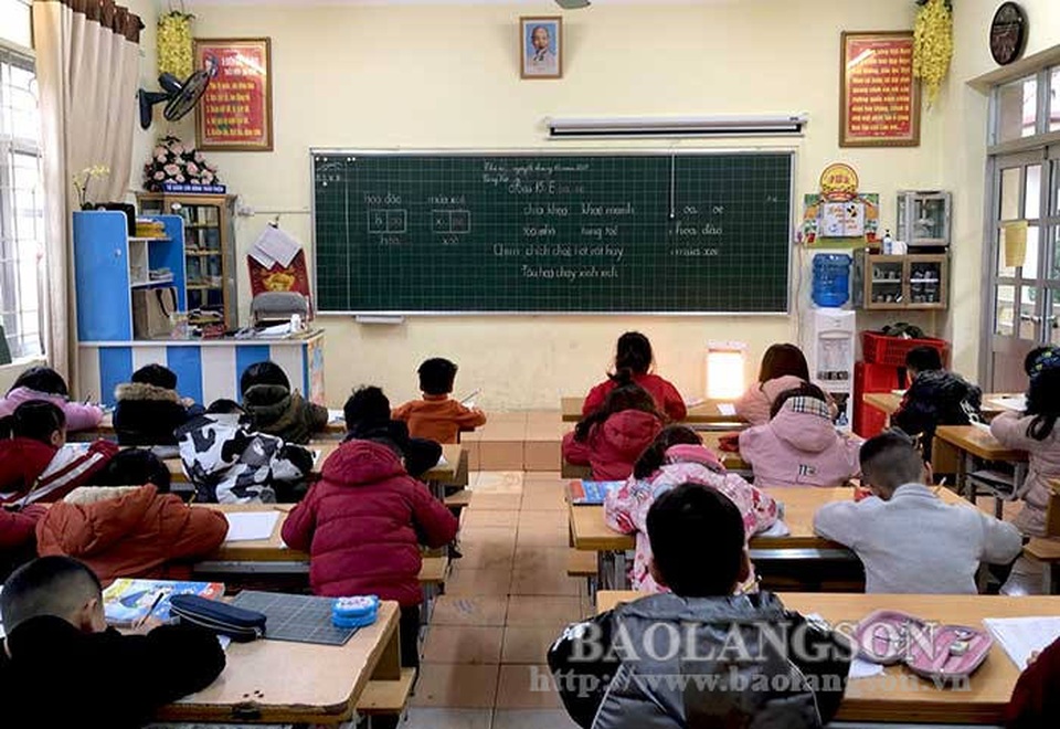 Rét cắt da cắt thịt, giáo viên và học sinh miền núi chật vật chống chọi - 8 Rét cắt da cắt thịt, giáo viên và học sinh miền núi chật vật chống chọi - 8