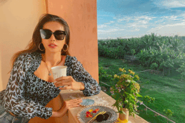 Minh Tú tiết lộ cuộc sống như “nghỉ dưỡng” ở “khu cách ly triệu đô”