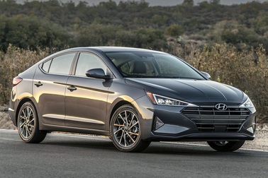 Hyundai Elantra 2020 dính liền hai đợt triệu hồi xe