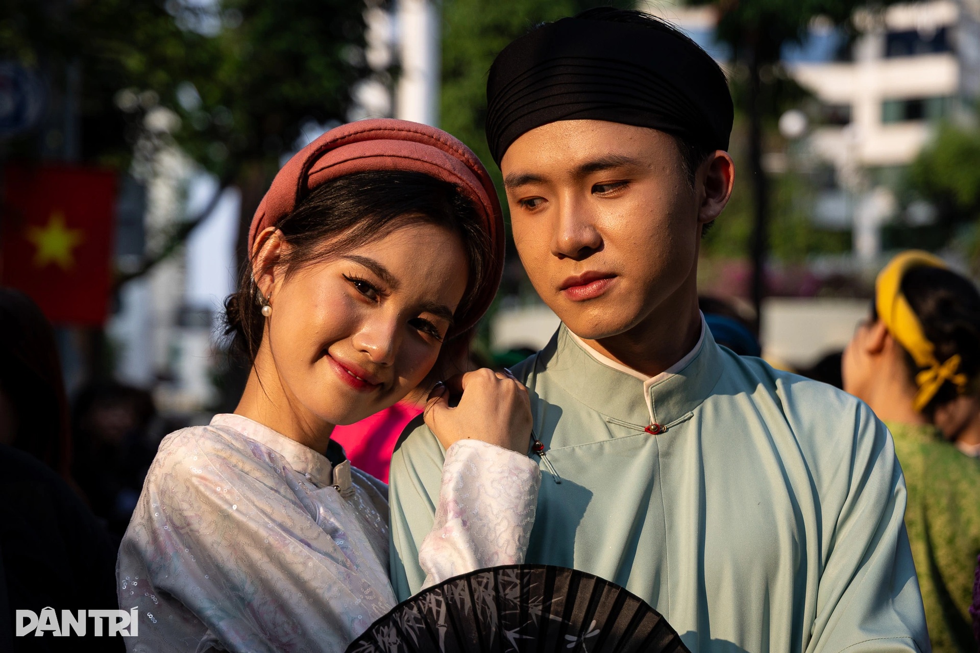 Hàng nghìn bạn trẻ phủ sắc Việt phục kín trung tâm TPHCM - 2