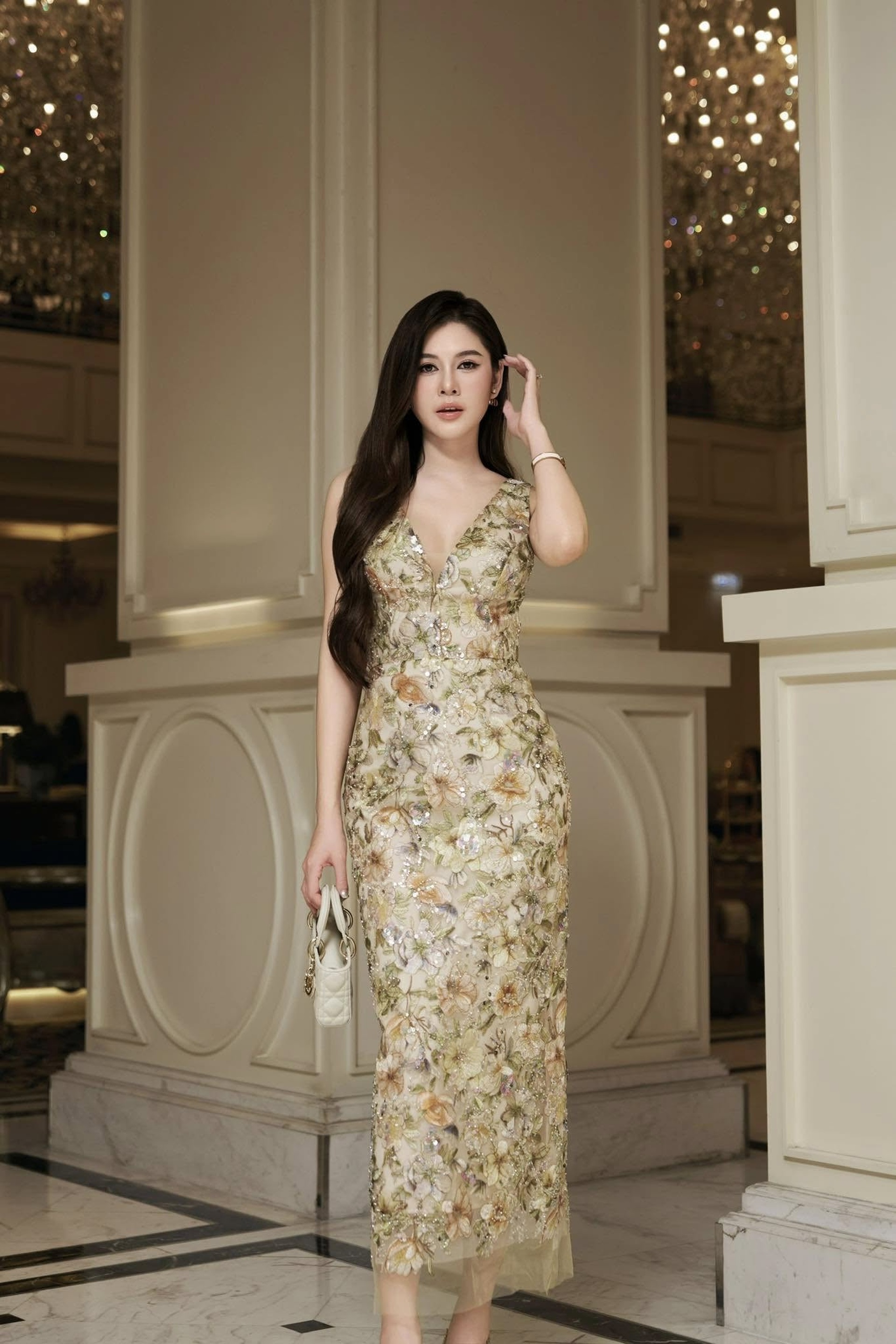 Vũ Thu Hoài: Nữ tổng tài trên phim, ngoài đời gu thời trang sang chảnh - 10