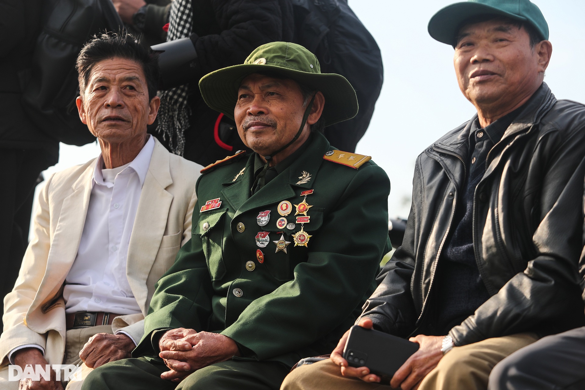 Ngày hội ngắm máy bay của hàng vạn người dân Thủ đô - 9 Ngày hội ngắm máy bay của hàng vạn người dân Thủ đô - 9