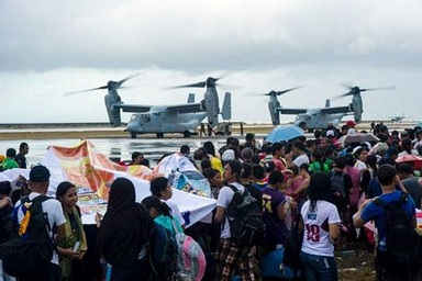 Tàu chiến, máy bay khắp thế giới rầm rập đổ về Philippines cứu trợ bão