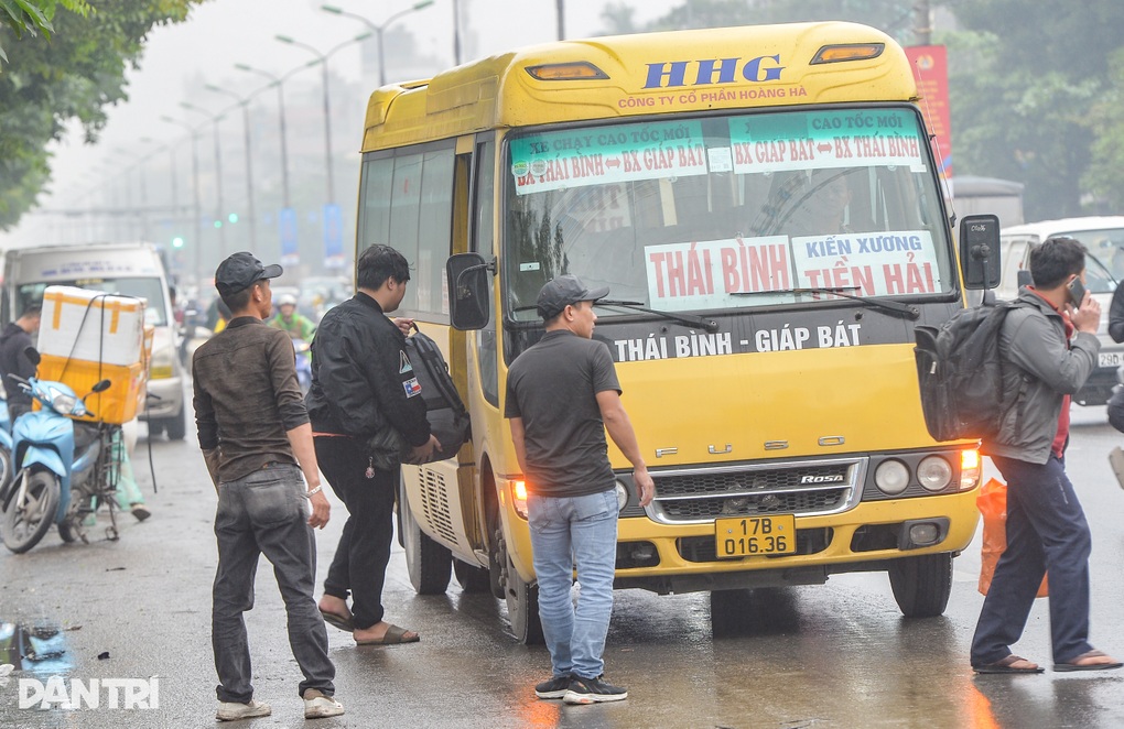 Hà Nội: Xe khách nhởn nhơ chạy như rùa bò quanh bến xe Giáp Bát, Mỹ Đình - 3 Hà Nội: Xe khách nhởn nhơ chạy như rùa bò quanh bến xe Giáp Bát, Mỹ Đình - 3