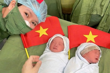 Cặp song sinh chào đời ngày 30/4, được đặt tên Thống Nhất và Hòa Bình