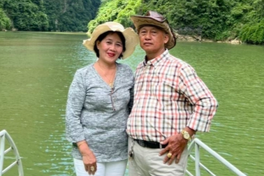 Vợ chồng bán cơm tấm Sài Gòn chi 100 triệu đồng xuyên Việt cùng con cháu