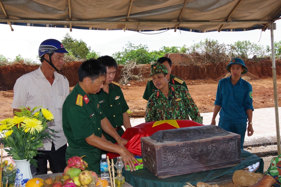 Phát hiện mộ chung nhiều hài cốt liệt sĩ cùng di vật “Giải phóng miền Nam” - 1