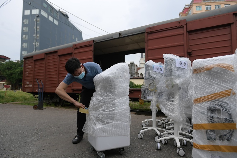 Chuyến tàu đặc biệt chuyển hàng trăm thiết bị y tế vào TPHCM - 5 Chuyến tàu đặc biệt chuyển hàng trăm thiết bị y tế vào TPHCM - 5