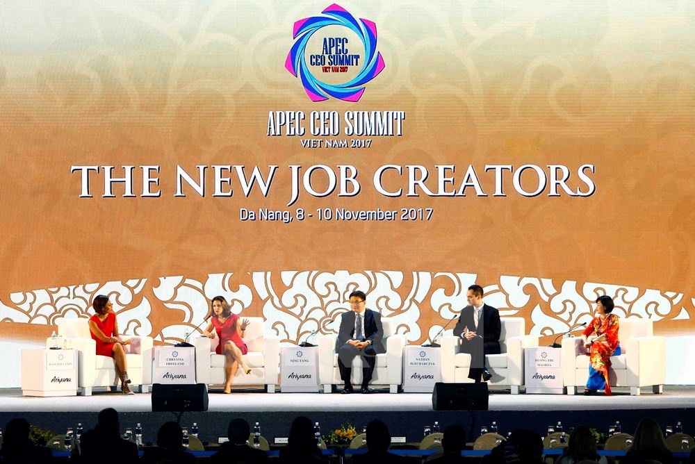 Doanh nhân APEC bàn về chuyện lo robot "cướp" công việc của con người