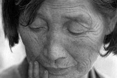 Lão bà 88 tuổi nhặt rác nuôi 30 người con rơi