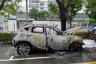 Ô tô cháy trơ khung ở "khu nhà giàu" Thảo Điền tại TPHCM