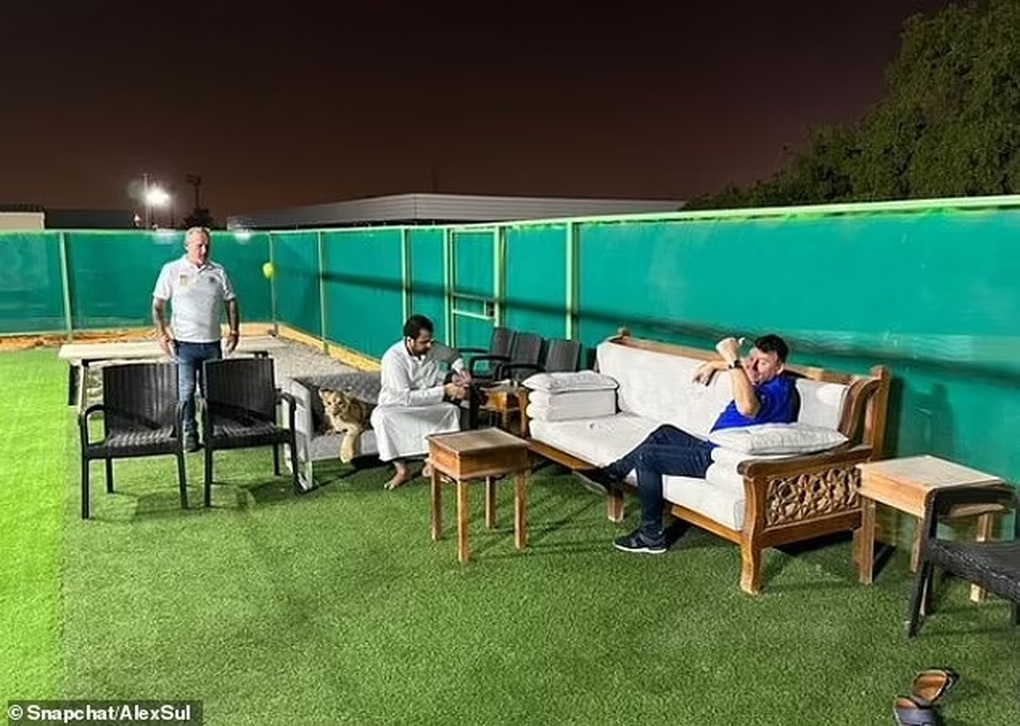 Du khách sửng sốt thăm biệt phủ siêu sang nuôi sư tử của đại gia Qatar - 1 Du khách sửng sốt thăm biệt phủ siêu sang nuôi sư tử của đại gia Qatar - 1