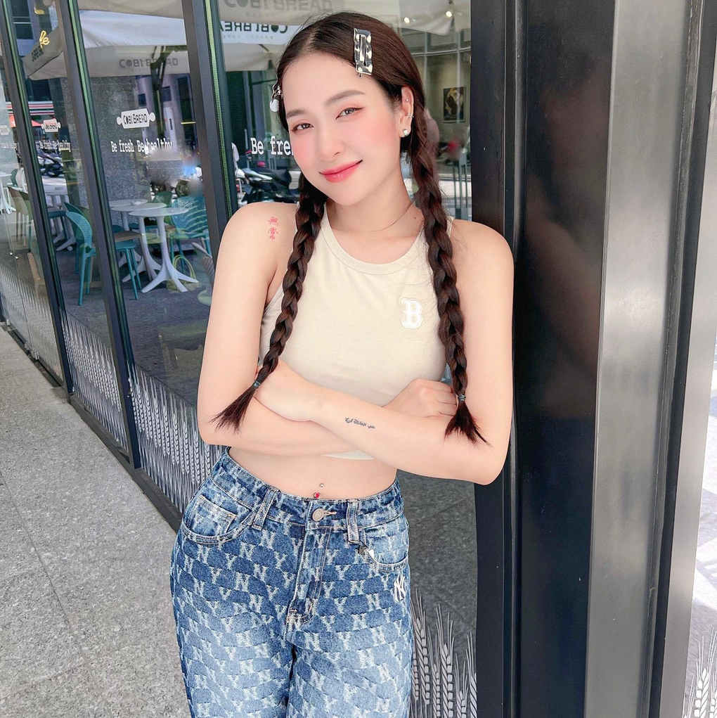 Làm vợ cựu tiền vệ U23 Trần Thanh Sơn, hot girl phố núi giờ ra sao? - 4