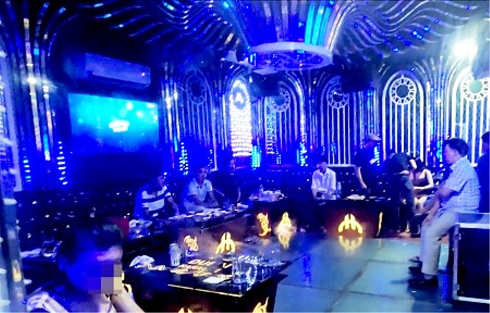 Phạt 40 triệu đồng chủ quán karaoke lén kinh doanh, bất chấp lệnh đóng cửa - 1 Phạt 40 triệu đồng chủ quán karaoke lén kinh doanh, bất chấp lệnh đóng cửa - 1