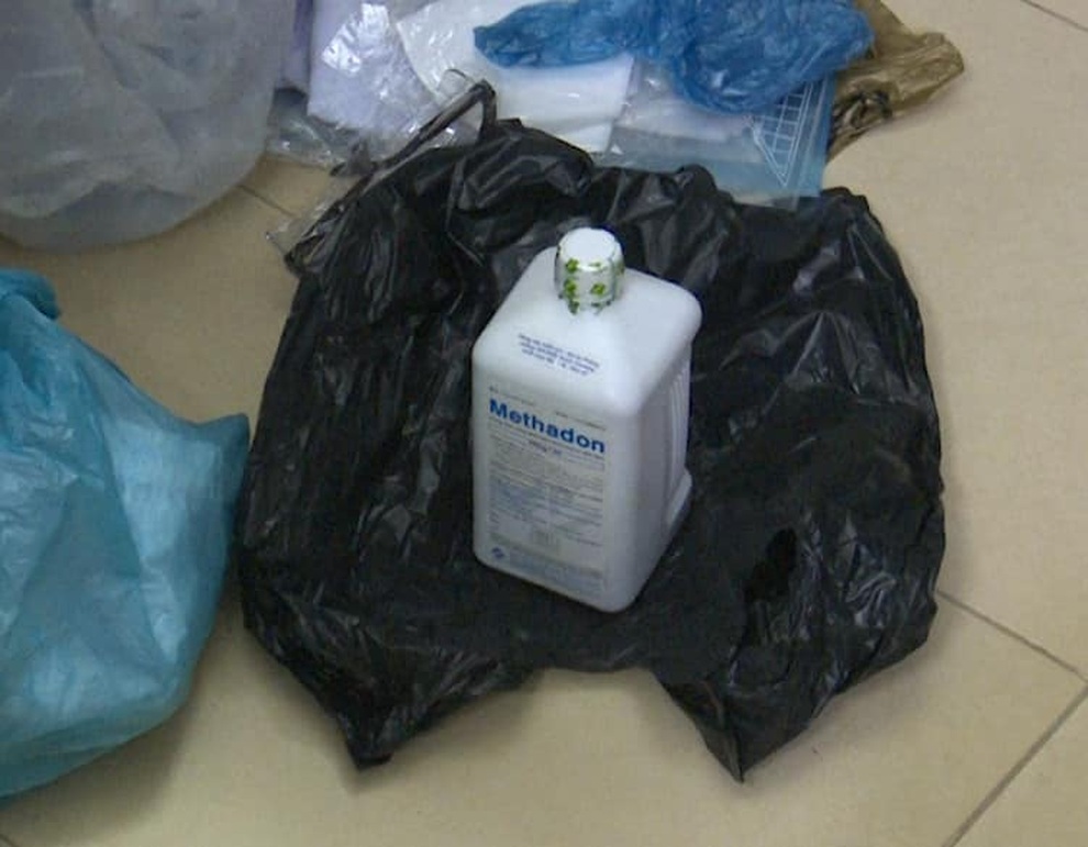 Hai cán bộ CDC tuồn Methadone ra ngoài bán cho các con nghiện - 2 Hai cán bộ CDC tuồn Methadone ra ngoài bán cho các con nghiện - 2