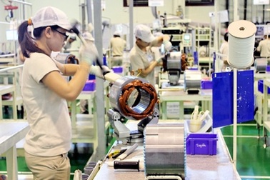 Ôtô Việt Nam đắt đỏ vì thiếu... ốc vít