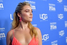 Florence Pugh đẹp quyến rũ với váy hở bạo