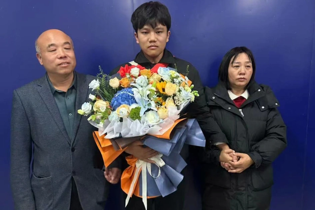 Phản ứng khó tin của chàng trai khi biết mình là con thất lạc của tỷ phú - 1 Phản ứng khó tin của chàng trai khi biết mình là con thất lạc của tỷ phú - 1