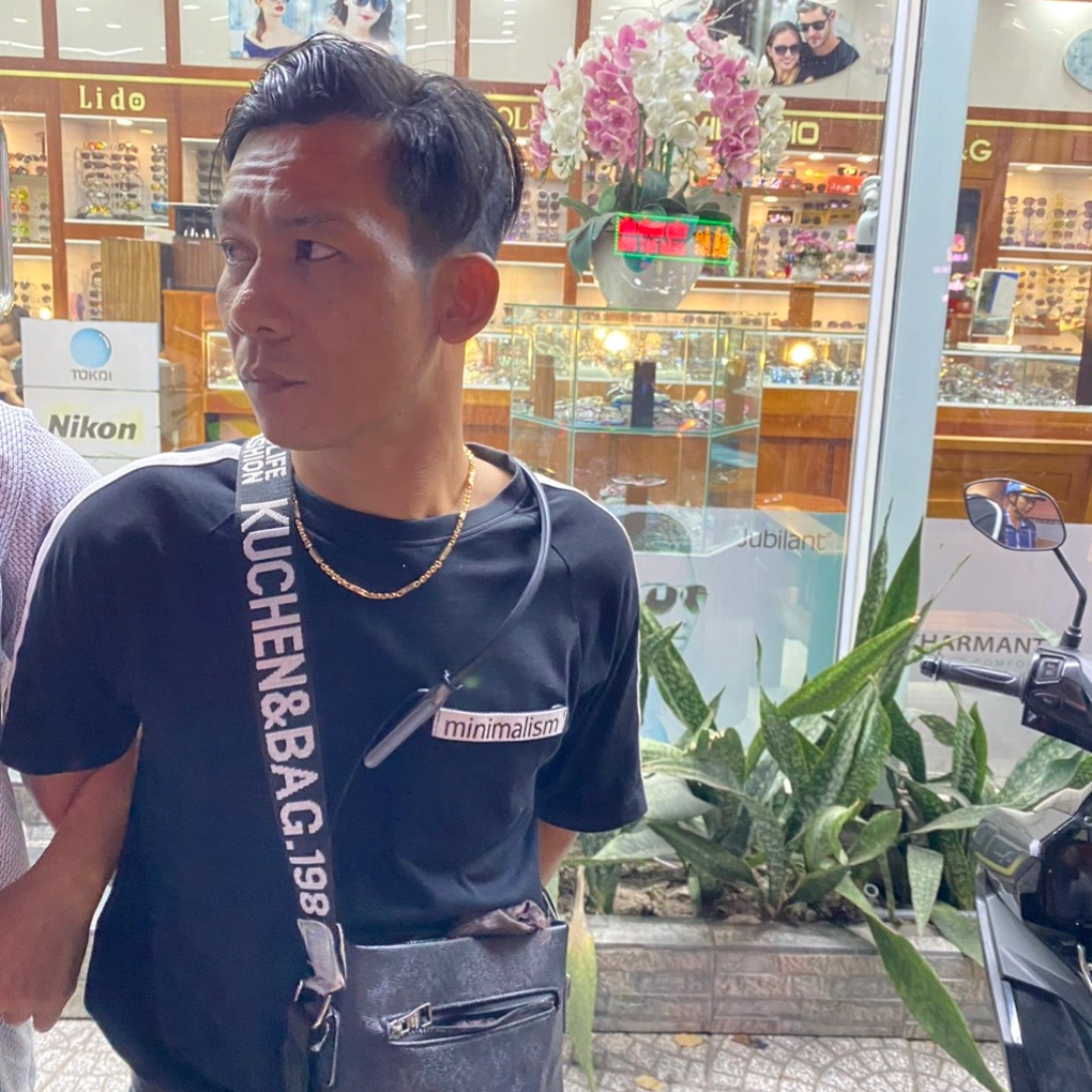 Thu giữ 2 khẩu súng tại nhà tội phạm ma túy ở Cần Thơ - 1 Thu giữ 2 khẩu súng tại nhà tội phạm ma túy ở Cần Thơ - 1