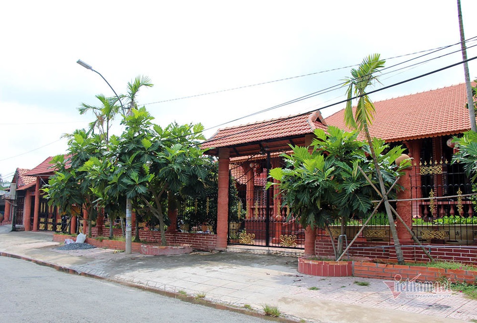 Biệt phủ bằng gốm đỏ có 1 không 2 ở Việt Nam của đại gia miền Tây - 20 Biệt phủ bằng gốm đỏ có 1 không 2 ở Việt Nam của đại gia miền Tây - 20